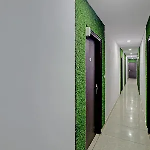Oyo 81168 Collection O Dwarka Mor Hotel