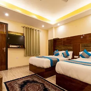 Hotel Dev Place Near Delhi Airport 3*