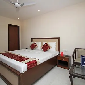 Oyo Blu Pebbles Near Delhi Airport