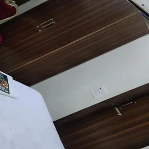 Oyo Red Leaf Residency Near Palam Metro Station Hotel New Delhi