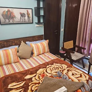 Homestay Sky Bloom Luxury New Delhi