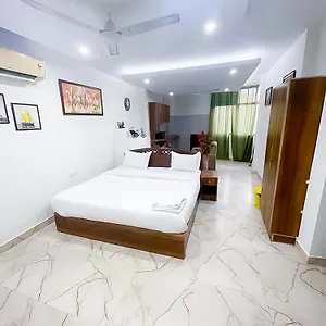 Couple Friendly In Hauz Khas Bed & Breakfast *