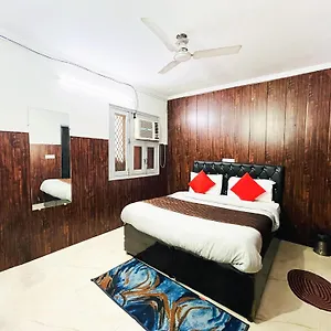 Satya Niketan D 4*