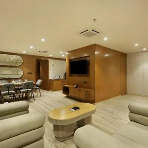 Seven Near Delhi Airport 4* New Delhi