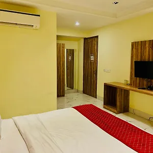 Goodluck House Near Terminal 3 Igi Airport Hotel 3*