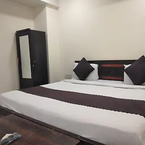 Hotel Three Kings Near Janakpuri Dilli Haat 2*