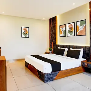 Krone International A Family Near Igi Airport Delhi Hotel *
