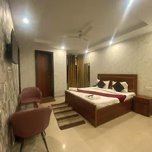 Ambience Plaza 3* New Delhi