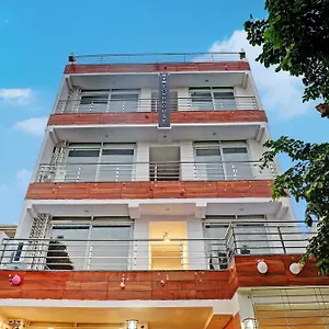 Hotel Townhouse Roadway *
