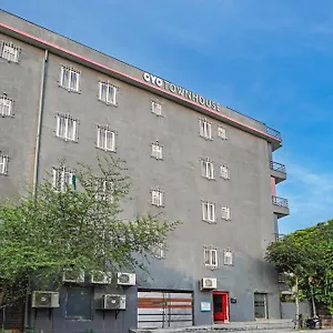 Hotel Collection O White Saffron Near Rohini Sector 18 Metro Station