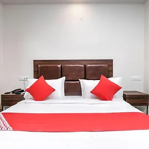 Oyo Flagship 22449 Rajouri Garden J Block New Delhi