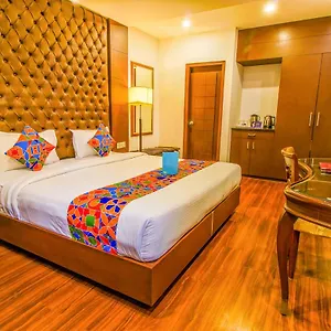 Fabhotel Bollywood Paradise Mahipalpur - Fully Vaccinated Staff