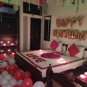 Ashu Hotel *
