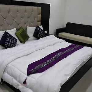 Vishesh Continental Apartment *