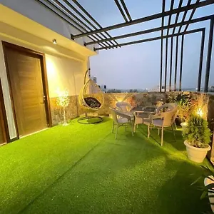 Wildflower: 2 Bedroom Boho Penthouse New Delhi