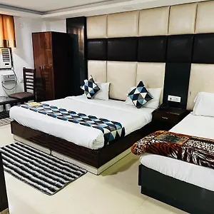 Le Mount Plaza Near Igi Airport Delhi Hotel 4*
