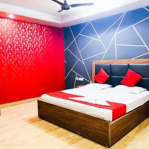 Hotel Sunrise Haven Near Nizamuddin Railway Station 2 Min Walk 3*