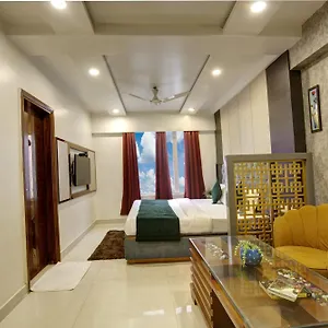 The Shanti Plaza - 4*