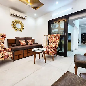 Spacious 2bhk With Big Bedrooms And Kitchen 7 * New Delhi