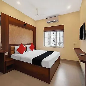 Hotel O Roshan's Near Dilshad Garden Metro Station
