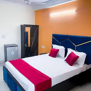 Roomshala 123 Happy Homes- Near Saket Metro Hotel New Delhi