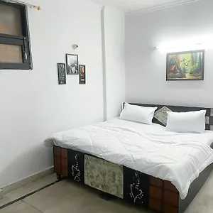 Near Nizamuddin Railway Station Hotel 3*