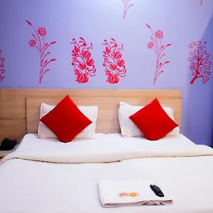 Roomshala 002 Rose Residency Near Yashobhoomi Hotel