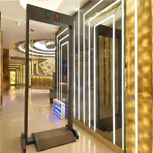 Gold Palace - 03 Mins Walk From Railway Station Guest house