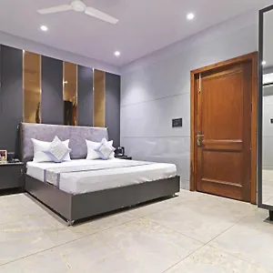 Hotel Preet 05 Mints Walking Distance Nizamuddin Railway Station