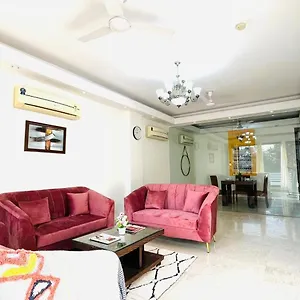 Bluo 3bhk Safdarjung Enclave, Terrace Garden, Lift Apartment *