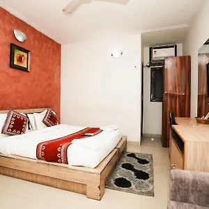 Otel Om Paradise Near Igi Delhi Airport 3*