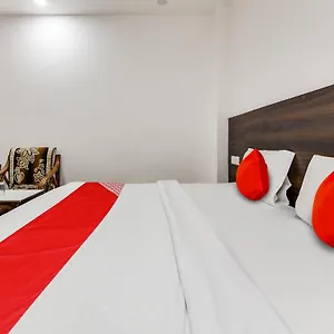 Oyo Flagship Apple Hotel New Delhi