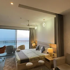 Skyline Apartment *