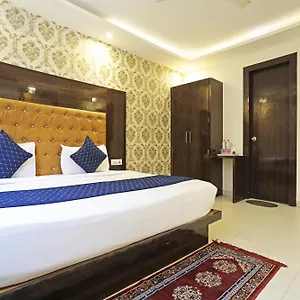 Iconic Near Delhi Airport Hotel 3*