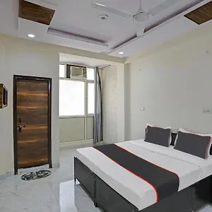 Collection O Comfort Lounge Hotel New Delhi