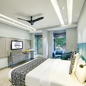 Hotel Uptown - 1km From Connaught Place