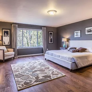 Bellwood Near Airport Hotel New Delhi