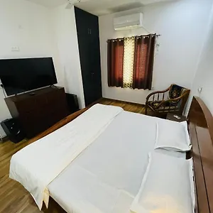 Cozy 2 Bhk With Modern Comforts - No Lift Apartment New Delhi