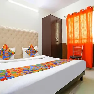 Lazeez - Near Market * New Delhi