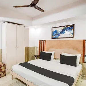 Hotel O Saffron-blu New Delhi