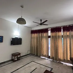 Apartment The Raveesh J42 New Delhi