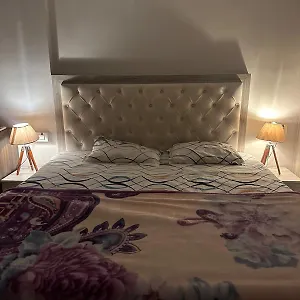 Executive In Dlf Midtown West Delhi Apartment
