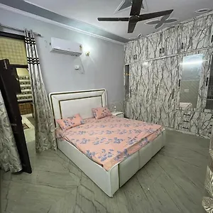Holiday home Dollar New Delhi