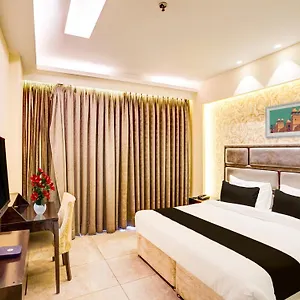 Super Townhouse Pitampura West Enclave