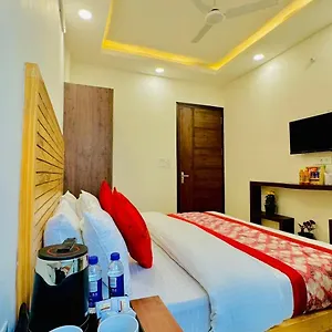 Hotel Ashram View Just 10 Minute Away Form Nizamuddin Railway Station 4*