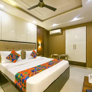 Hotel Fabhotel Just - Nr Lajpat Nagar Market *