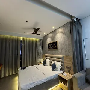 Supernova Luxuary Apartment New Delhi