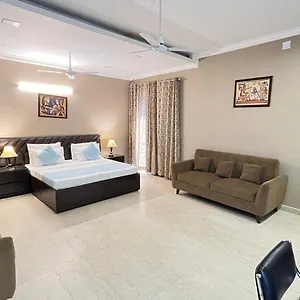 Abode Residency Near Embassy Delhi Safdarjung Enclave 3*