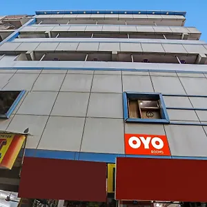 O Malik House Red Apple Hotel