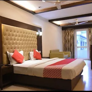 Metropolis Tourist Hotel 3*
